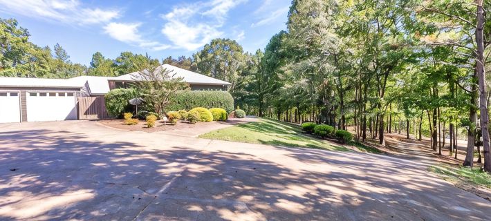 Luxury Brooks Retreat – 7BR 9BA, WiFi, Chef's Kitchen, Workspace, Outdoor Oasis! Hotels in Fayette County