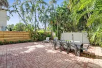 3 BR by Hard Rock Guitar Hotel Casino minutes away - balcony