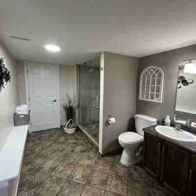 Vernon Valley and Lake View with Private Hot Tub Rooms
