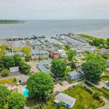 Driftwood Cottage @ Saybrook Point Marina, 2 King Beds