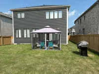Beautiful newly built house, 10 mins drive away  from Niagara Falls &outlet mall Hotels in Thorold