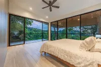 Tropical 4 Bedroom Luxury Home with Pool & Hot Tub