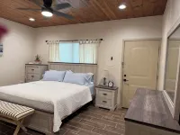 Charming 2-bedroom cottage in Laredo with high-speed WiFi, AC - Homestays