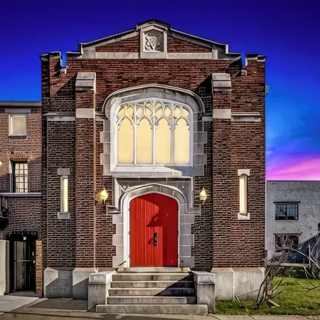 Gorgeous Studio Apt. In Historic Chapel w/ Parking