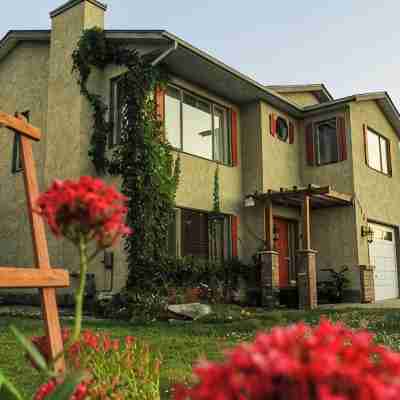 Stay in Central Kelowna, relax in your private 3 Bedroom, 2 bathroom home. Hotel Exterior