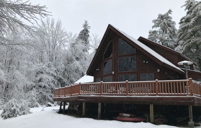 Great Adirondacks  retreat with five bedroomsHot tub,pool table.large open space