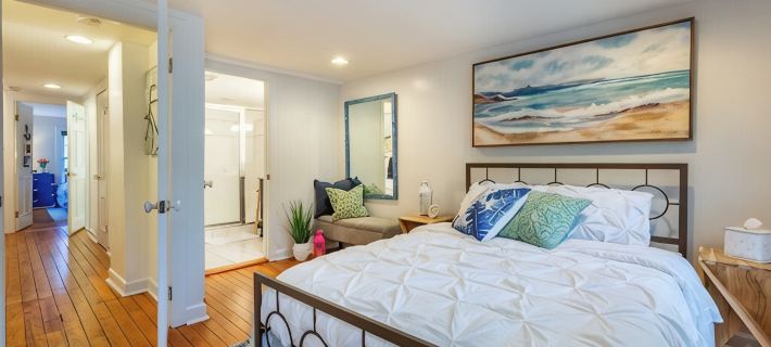 Walking distance to Navy Stadium! No cleaning fees! Hotels in Annapolis