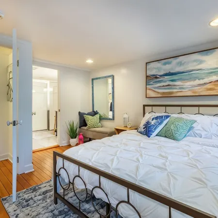 Walking distance to Navy Stadium! No cleaning fees!
