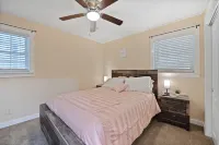 3 Bed Family Getaway- Hot Tub-Fire Pit-Pool Table No Pet Fees