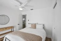 2 Bedroom Home in Fort Myers by Sanibel & Beaches, Private, WiFi, AC, Sleeps 6 - 4星級