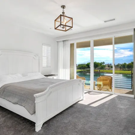 Cheerful 4-bedroom vacation home with POOL