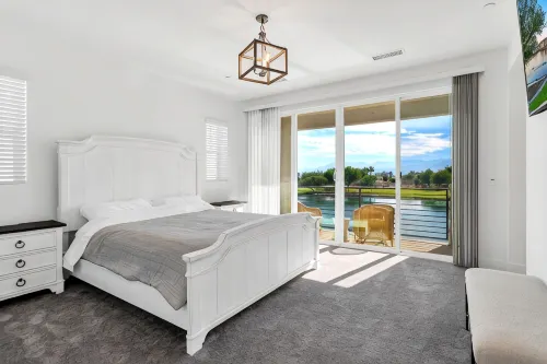 Cheerful 4-bedroom vacation home with POOL - Scenic