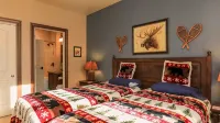 Luxury Condo*Hot Tub*Pool*Fireplace*Walk to Lifts*Near Golf Course & Fitness Ctr