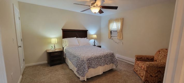 Newly Renovated Full Family Apt. - Centrally Located in Nauvoo - Some Stairs Hotels in Hancock County