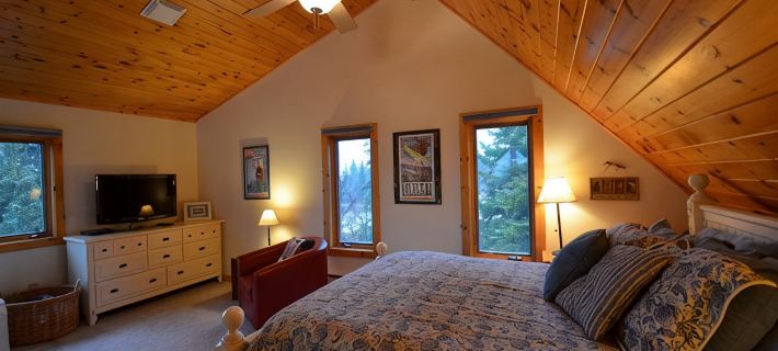 Comfortable 3 Bedroom, 2 Bath Cabin Between Lutsen Mountains and Lake Superior Hotels in Cook County