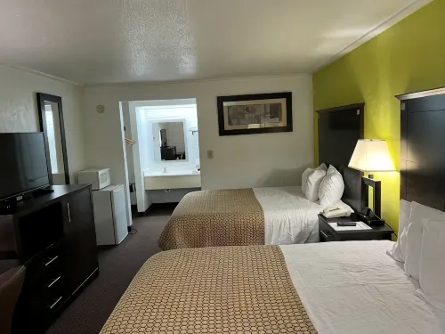 Driftwood Inn - Lake City - parking