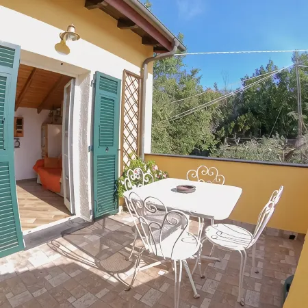 In the Final Hills, ideal for bikers and climbers. Paradise 20 min. from the sea.