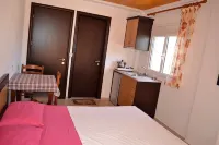 Ksamil Apartments - Mountain view