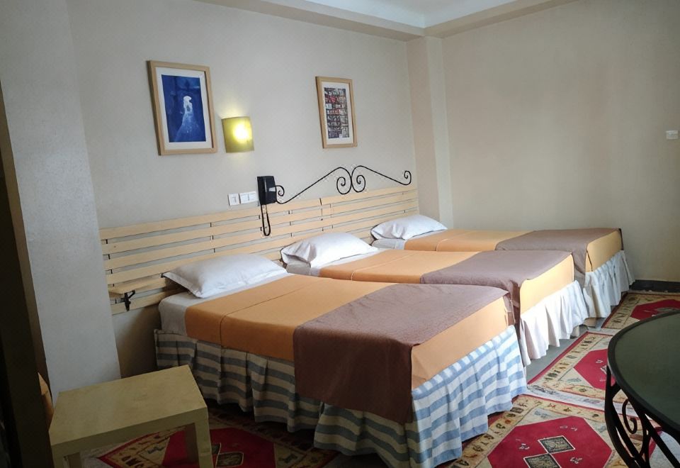 Hotel Royal - Housity