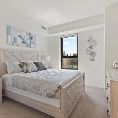 "Melody of Evanston" 3BD, 2BA UrbanLux Condo
