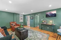 1Br on Salem Common l Steps to Witch Museum and Downtown l Fenced in Yard - 4-Star