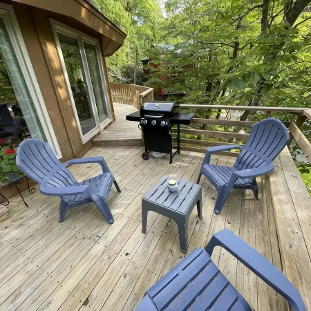 Spacious Round Home, Cozy, Ski In Ski Out for Winter, Prime Location Year Round