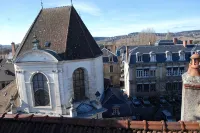 Tour Saint Nicolas, in downtown Beaune - Homestays