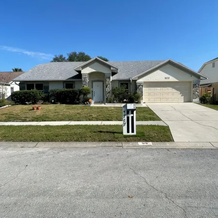 Spacious 5 bedroom home with WiFi and air conditioning in charming Brandon.
