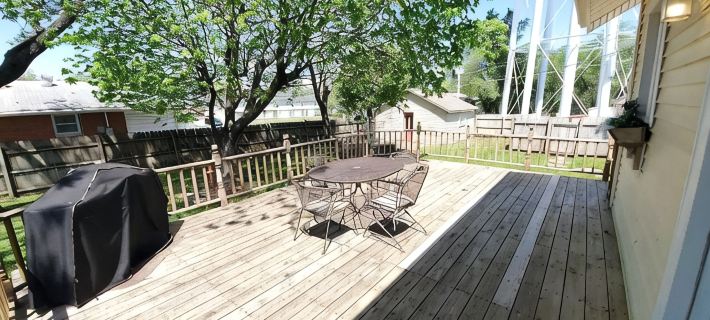 Downtown Retreat with large privacy fenced yard. Pet Friendly! Hotels in Johnson County