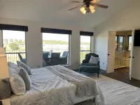 Lago Lounge, Enjoy Nature in a Family Retreat with Pool and Hot-Tub - Private Pool