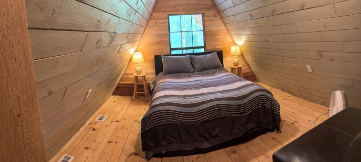 Coyote Creek A-Frame Cabin with Firepit, Nature Trail, Games, Outside Activities Hotels in Smith County