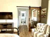 Luxury Horse Barndominium Country Getaway - Wifi