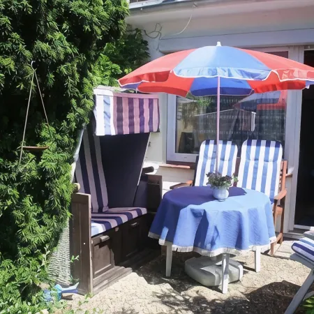 Middle row house near the beach, quiet location but in the middle of life