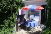 Middle row house near the beach, quiet location but in the middle of life - 2-Star