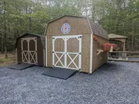 Spacious and cozy pet friendly chalet w/ hot tub & garden sauna - homestay