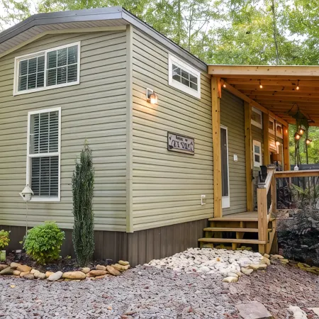 Mountain Abode Tiny House: Your Perfect Getaway Surrounded by Nature