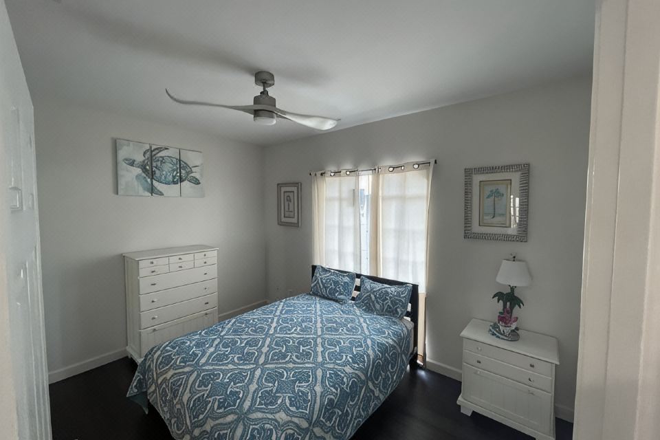 Photo 4 of 6