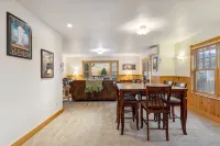 Charming Gardiner Home Steps from Yellowstone - 4-نجوم