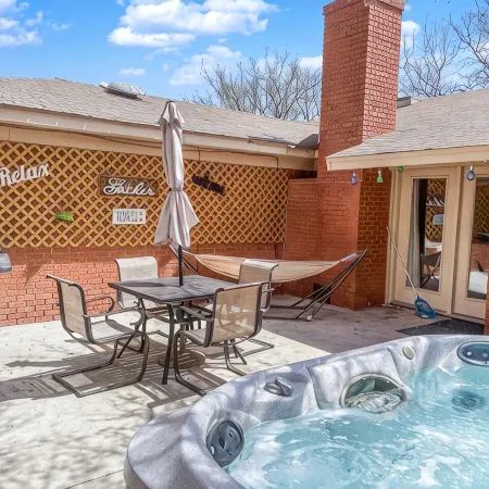 Scarlet Sunsets + Hot Tub + Game Suite + 5Br Sleeps 18 + Central Lbk