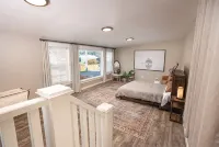 The Vintage Hideaway! Bright apartment, private yard and Starlink internet! - 4-Star