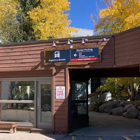 Lakeside, Ski Condo with Amazing Views, Quiet, Family-Friendly