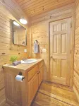 BURNT MALLOW - Couples Cabin - Minutes from Hochatown - Hot Tub - Pet Friendly - Chalets