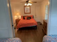 Hot Tub & Private Lake Modern Country Oasis in Heart of City - 3-Star