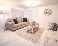 Cozy Farmhouse Suite - Homestays