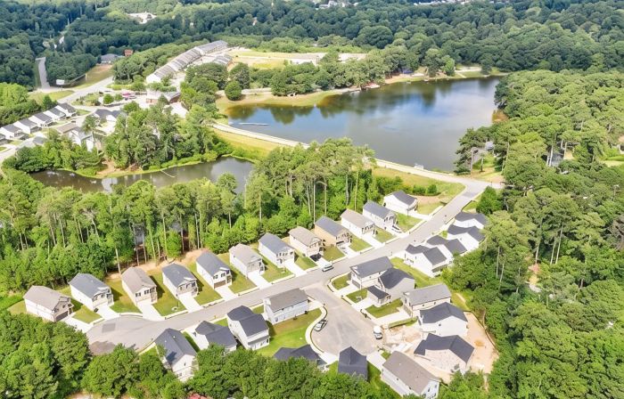 Lake-Front View Home W/ Open Deck & 2 King Beds