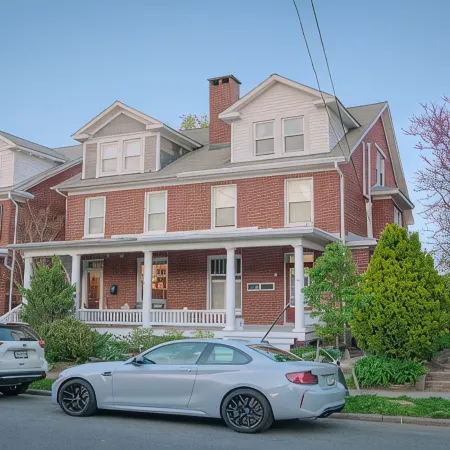 Gorgeous Apt, Pets, Hot Tub & Fire Pit, Walk --> DT Frederick