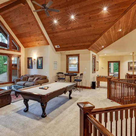 Cdas Finest Secluded Waterfront Estate 7000 Sq ft 5 Forested Acres-Close to Town