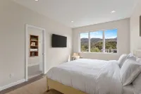 Brand New Lavish Townhome Duplex w 2 Private Hot Tubs & 2 Saunas - 4 stjerner