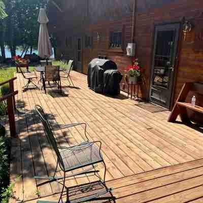 The Sniderhaus with beautiful sunsets and trails nearby.  A large dock. Hotel Exterior