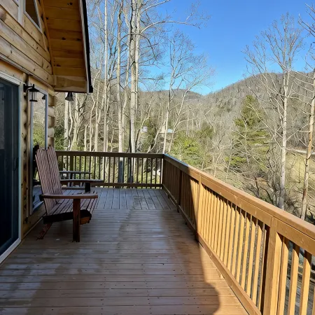 New cabin with king size bedrooms, en suite bathrooms, smart TV, decks & views.